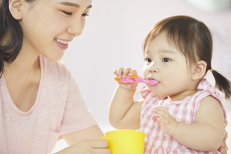 赤ちゃんの歯科検診のデビューは、一歳半検診